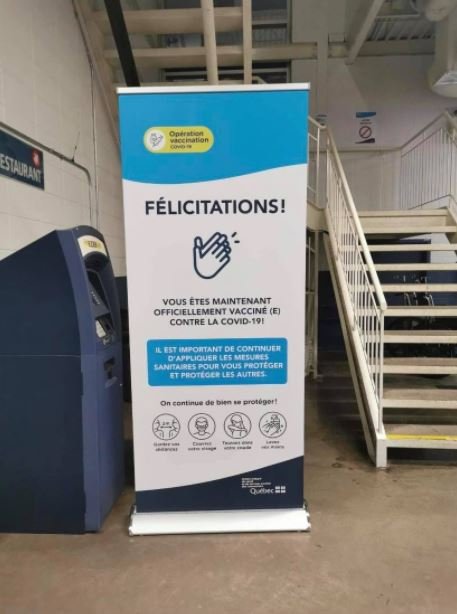 l-affiche-pres-de-la-sortie-apres-l-injection-au-quebec-en-avril-2021.JPG