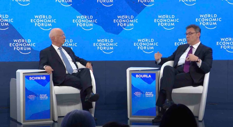 klaus-schwab-et-albert-bourla-le-25-mai-2022-au-fem.jpg
