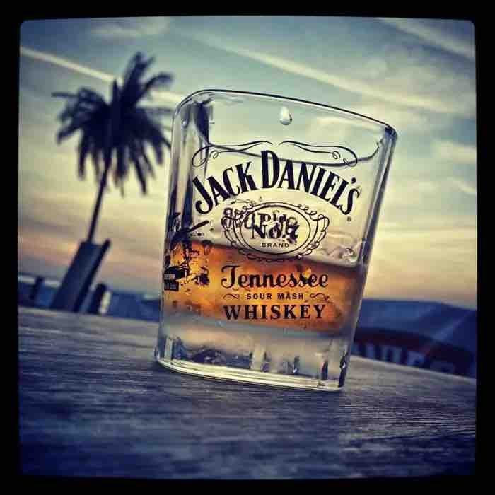 jack-daniels-et-les-chemtrails.jpg