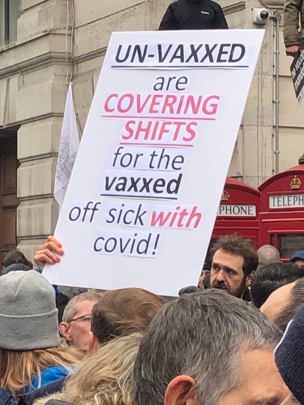 les-non-vaccines-sont-au-travail-pendant-que-les-vaccines-ont-la-covid.jpg
