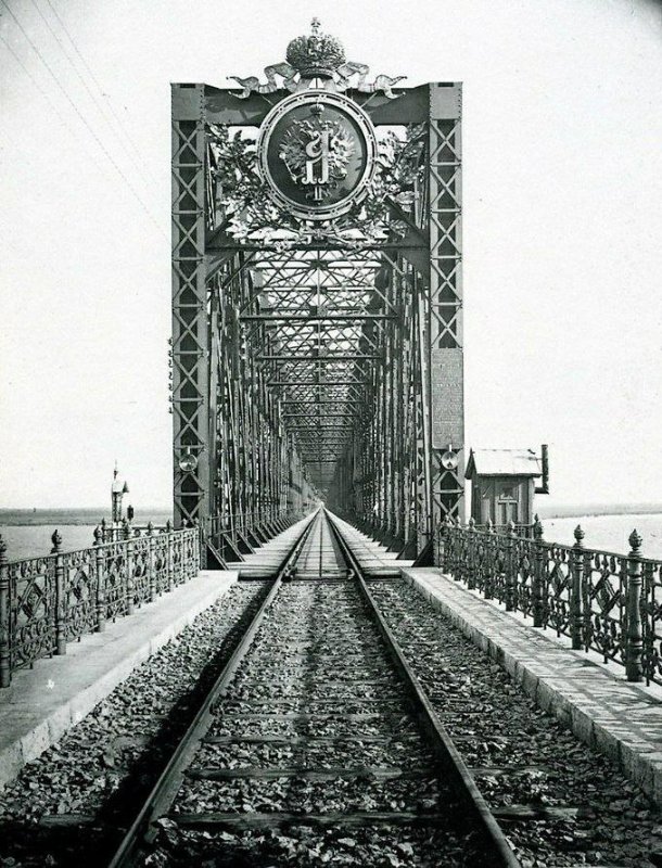 pont-alexandre-sur-la-volga-en-russie-1894.jpg
