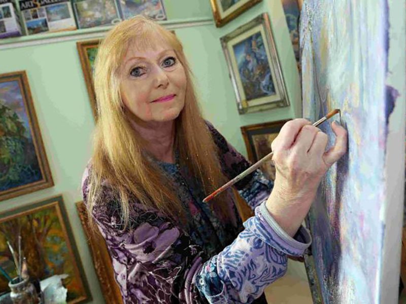 photo-de-josephine-wall-artiste-peintre-de-blue-angel-publishing.jpg