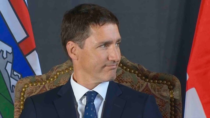 l-ordure-trudeauiste-a-cote-du-pape.jpg