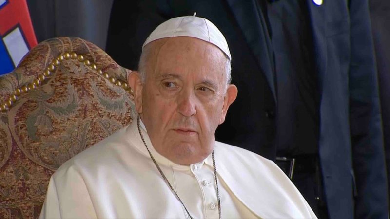 le-pape-a-l-air-heureux-de-venir-s-excuser.jpg