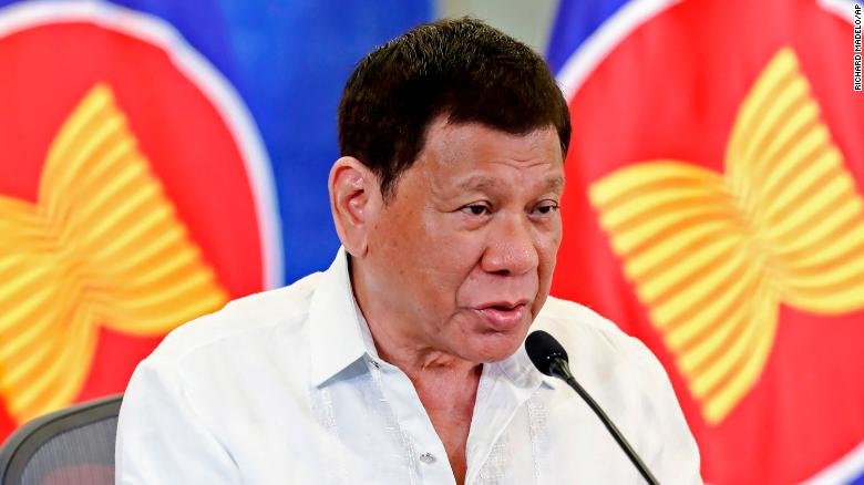 Le président philippin Rodrigo Duterte s'exprime lors d'une session plénière du sommet spécial ASEAN-Chine à Davao City le 22 novembre 2021.