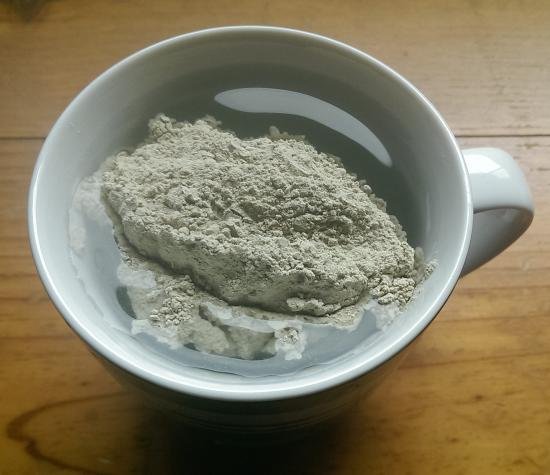 argile-de-bentonite-dans-de-l-eau.jpg