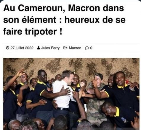 macron-au-cameroun-qui-se-fait-tripoter.jpeg