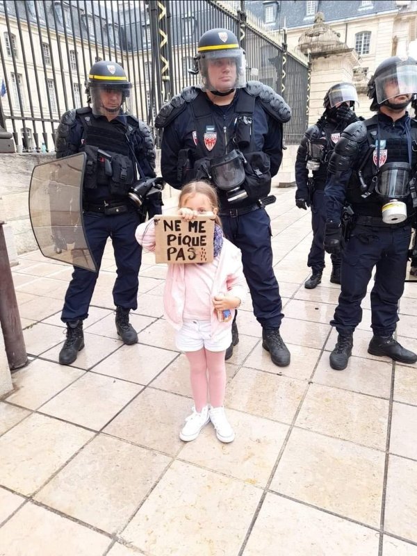 ne-me-pique-pas-laissez-les-enfants-tranquilles.jpg