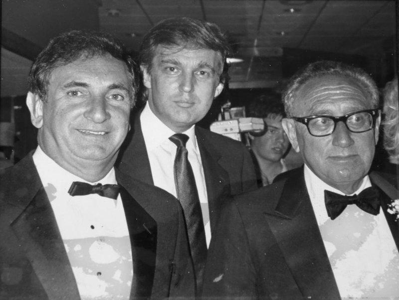 ca-fait-longtemps-que-donald-trump-est-avec-henry-kissinger.jpg
