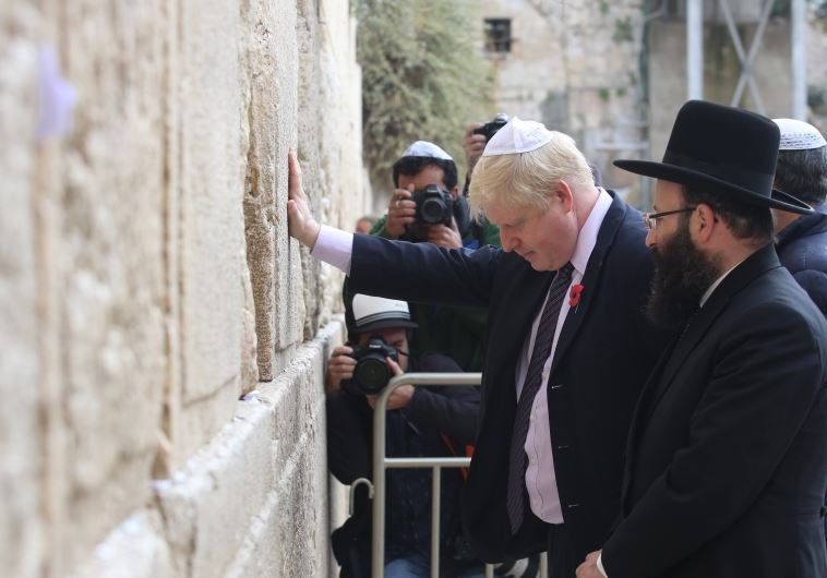 boris-johnson-au-mur-des-lamentations-en-israel.jpg