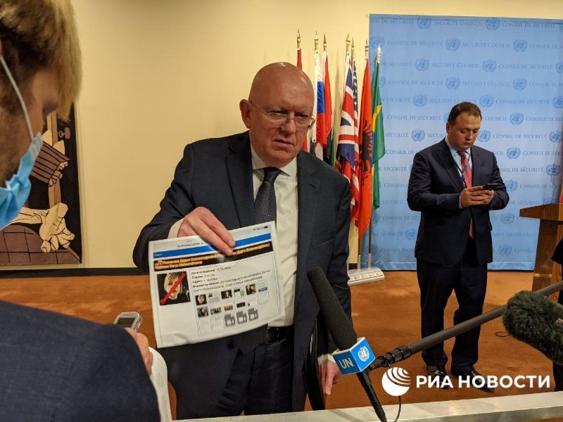 vasily-nebenzia-qui-montre-la-photo-de-darya-dugina-barree.jpg