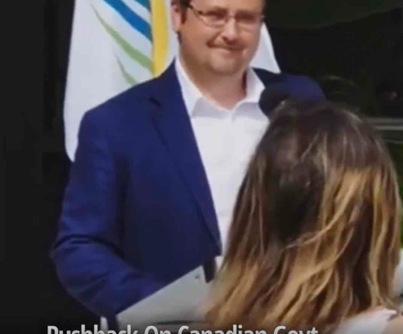 le-sourire-en-coin-d-irek-du-plc-de-trudeau.jpg