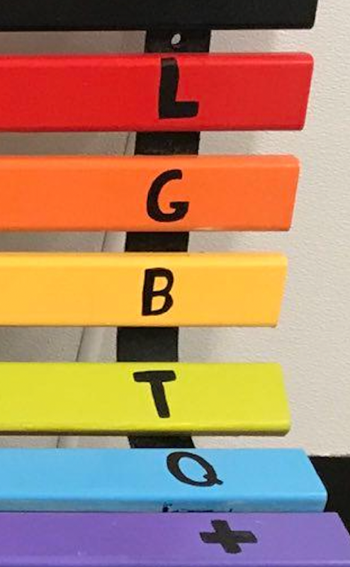 lettres-lgbtq-au-home-depot-de-st-romuald.png