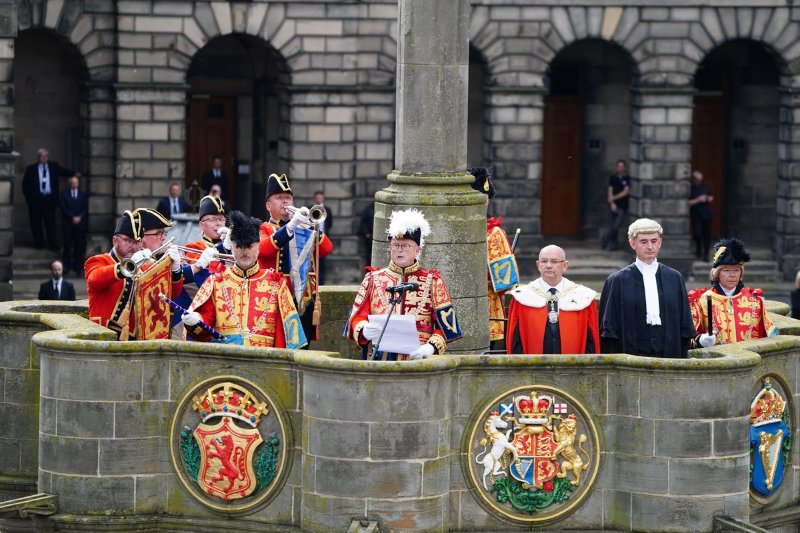 ceremonie-charles-iii-1.jpg
