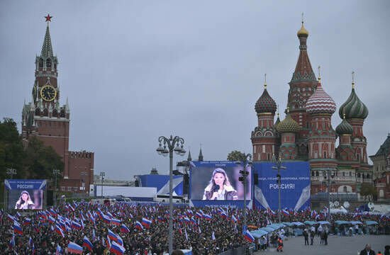 celebration-a-la-place-rouge-pour-les-4-nouvelles-provinces-russes-d-ukraine.jpg