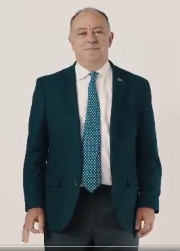 christian-dube-qui-fait-le-signe-de-la-main.JPG