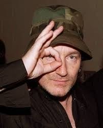 bono-qui-fait-son-signe-666.jpg