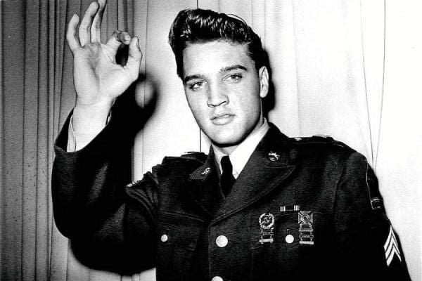 elvis-presley-et-son-signe-du-666.jpg