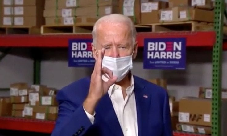 joe-biden-avec-le-symbole-666.jpg