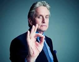 michael-douglas-faisant-son-signe-666.jpg