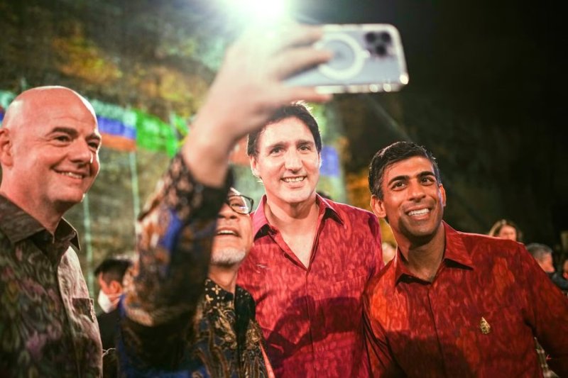 selfie-de-justin-trudeau-et-rishi-sunak-au-g20-2022-a-bali-en-indonesie.jpg