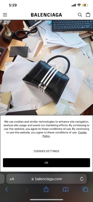 documents-juridiques-par-balenciaga.jpg
