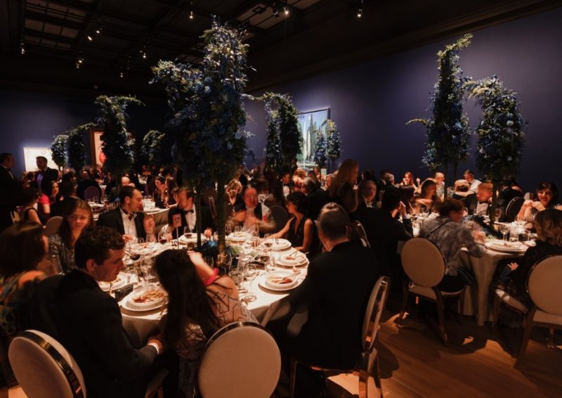 somptueux-repas-au-bal.jpg