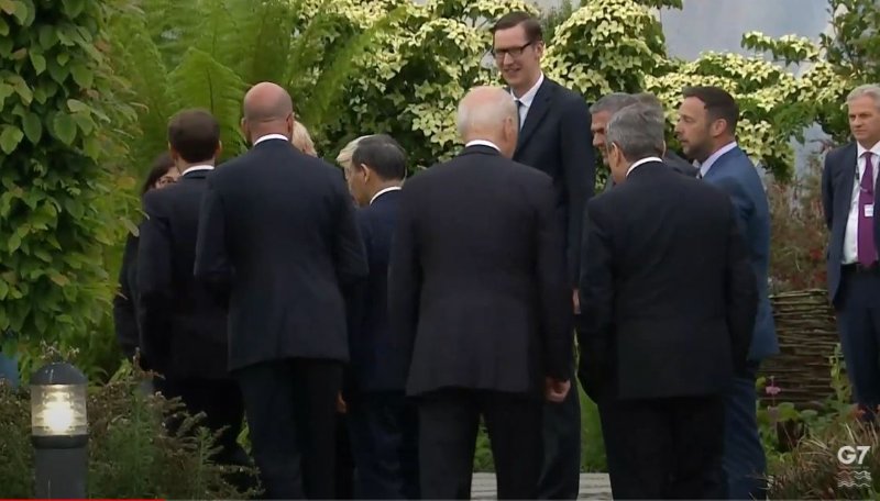 attroupement-de-delegues-dont-un-qui-est-tres-grand.JPG