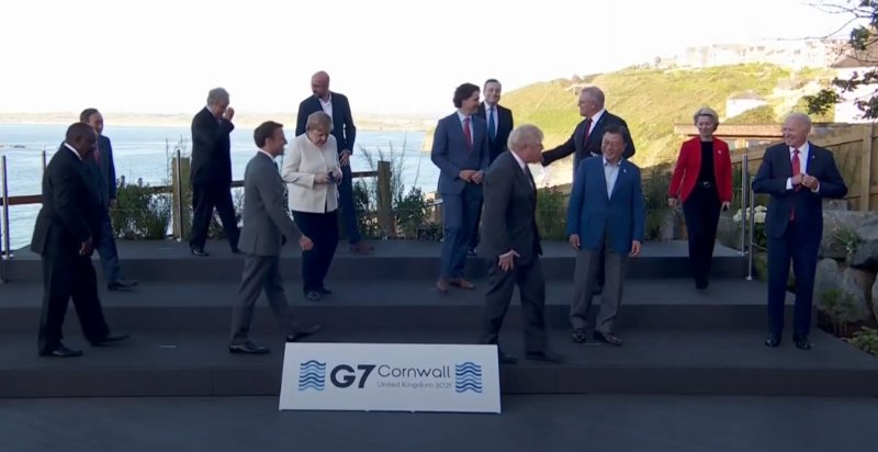 les-leaders-du-g7-ensemble-pour-une-autre-photo-sans-masque.JPG