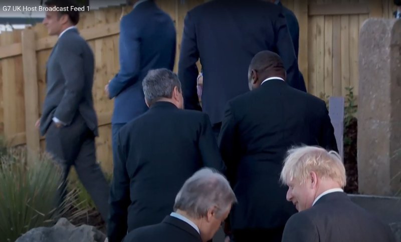 zero-distanciation-ou-masque-au-g7-entre-les-leaders.JPG