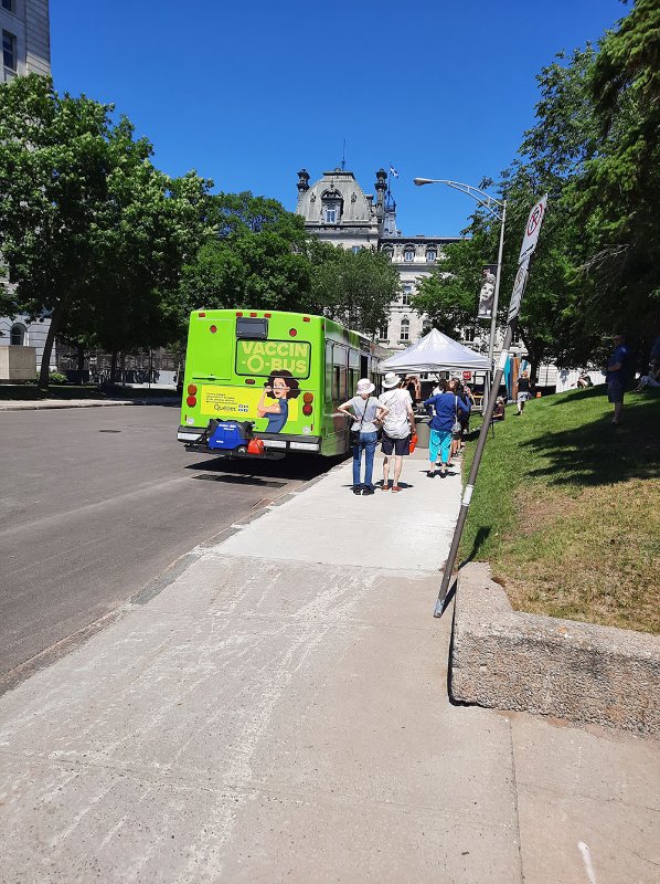 vaccinobus-de-la-honte-1.jpg