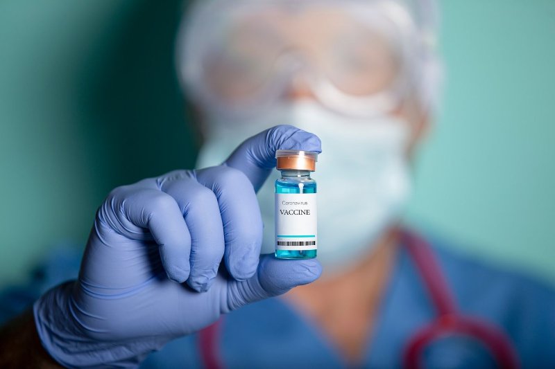 medecin-qui-vante-son-vaccin-experimental-a-arnm.jpg