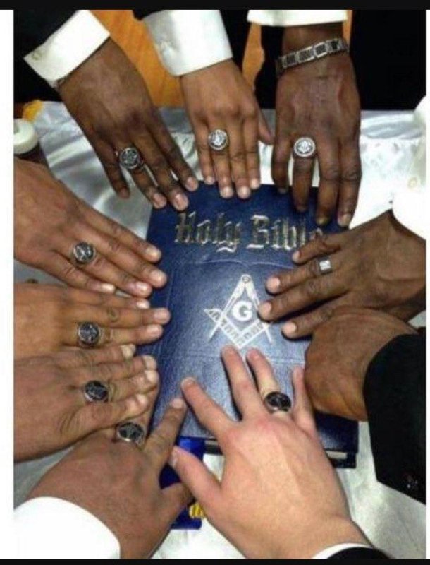 franc-macons-et-la-bible-des-franc-macons.jpeg