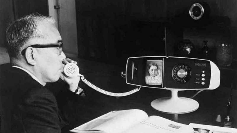 ils-nous-ont-menti-a-propos-de-tout-telephone-camera-maison-en-1950-60.jpg