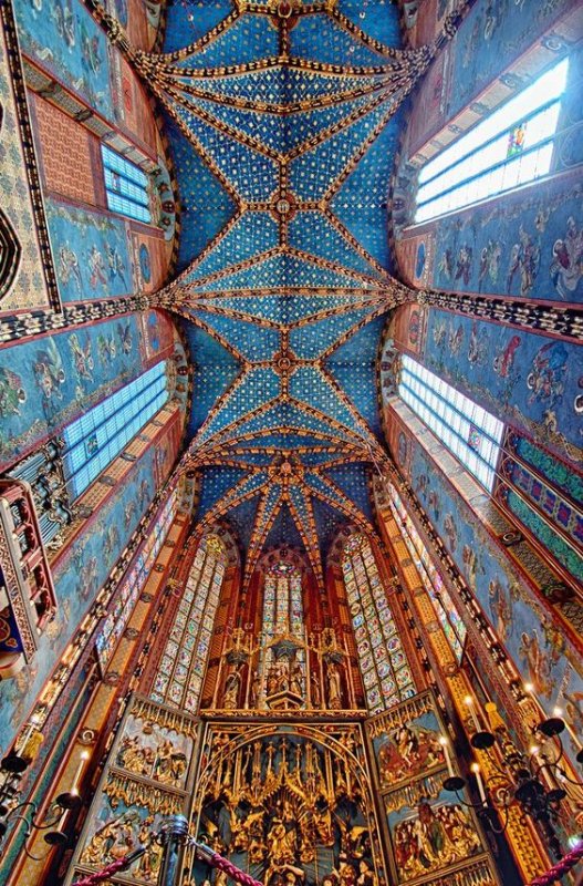 basilique-st-mary-de-cracovie-en-pologne.jpg