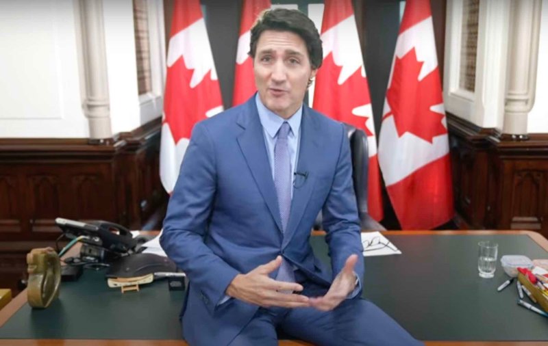 justin-trudeau-dans-son-bureau.jpg